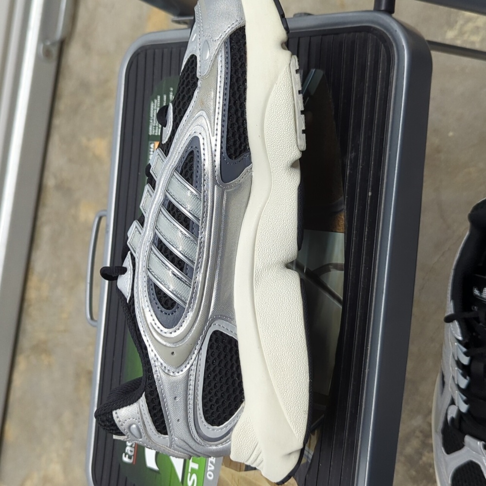 adidas - Ozmillen "RAIDERS' Sz. 9.5 - Picture 8 of 12